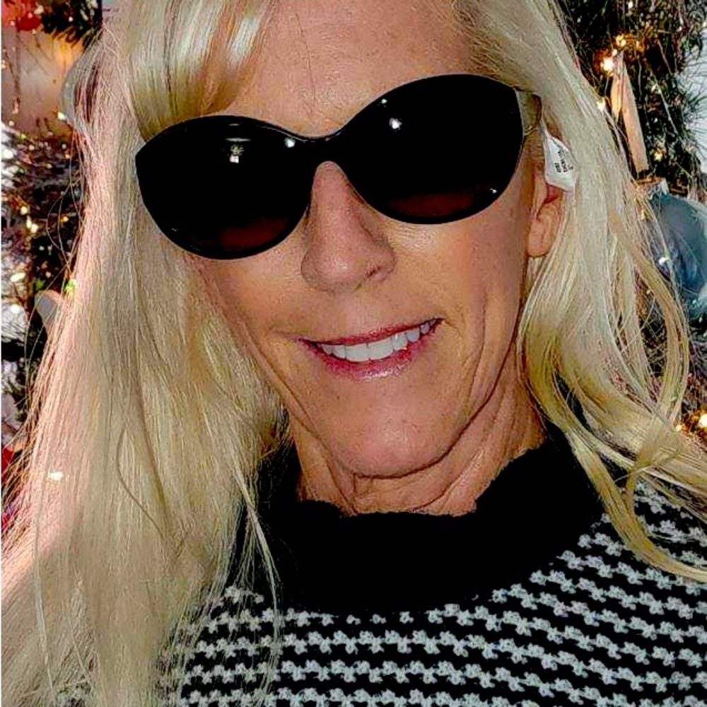 NEW DARK BROWN COACH SUNGLASSES with case